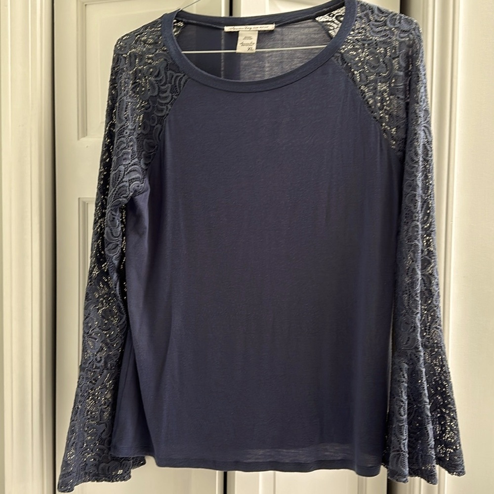 Size XL blue shirt